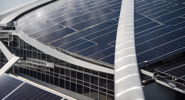 Langkah Nyata Transisi Energi: Perusahaan Besar Mulai Gunakan Solar Panel